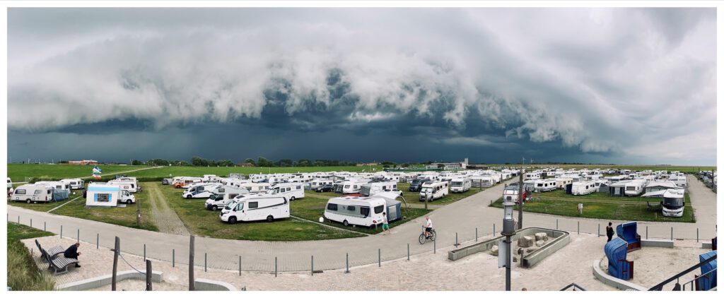 Ein Unwetter zieht zum Abend auf